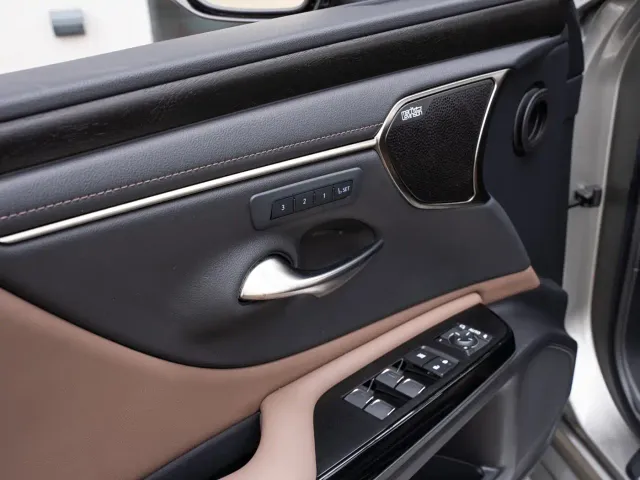 Lexus ES — Фото автомобиля 19
