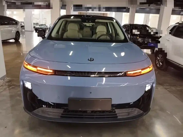 Leapmotor B10 — Фото автомобиля 2