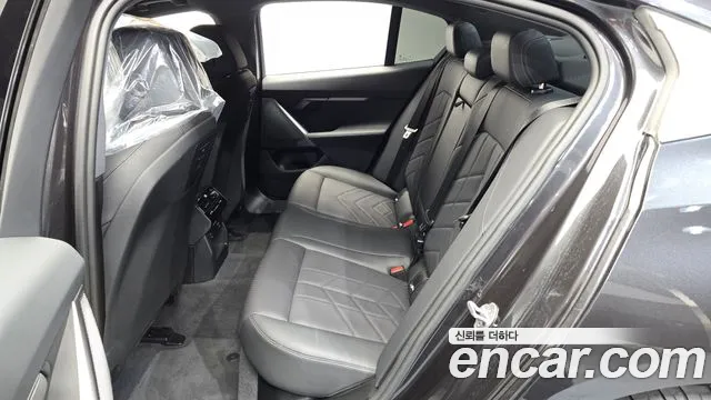 BMW 5 Series G60 — Фото автомобиля 11