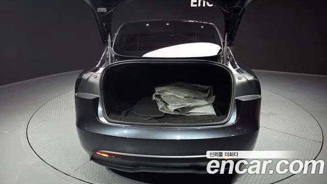 Tesla Model 3 — Фото автомобиля 17