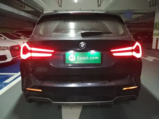 BMW iX3 — Фото автомобиля 5