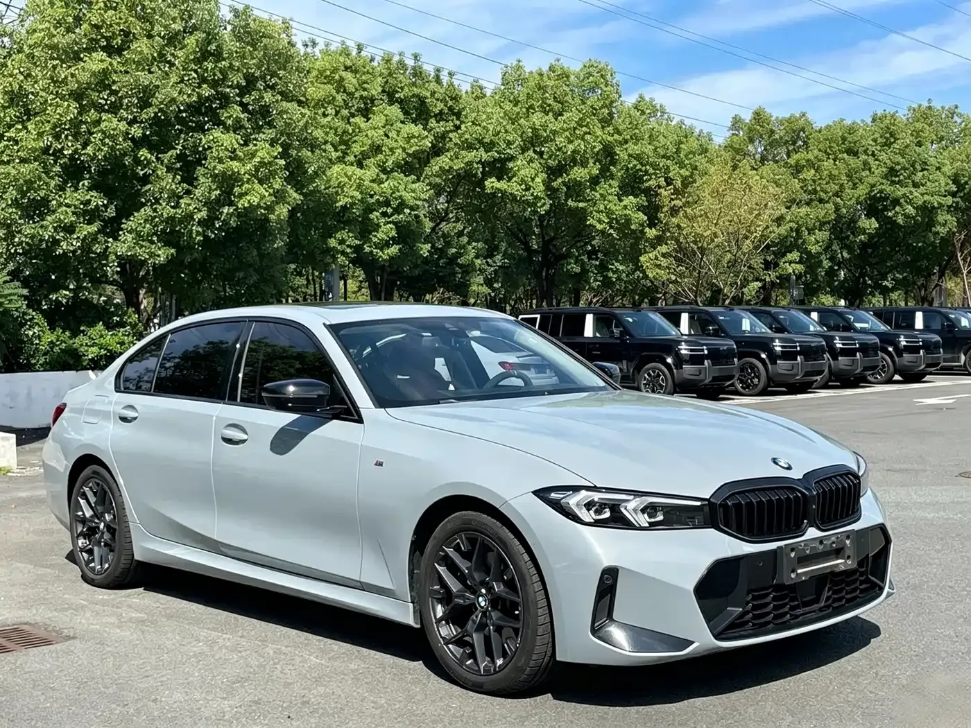 BMW BMW 3 Series 2025 330Li M Sport Night Edition — Фото автомобиля 3