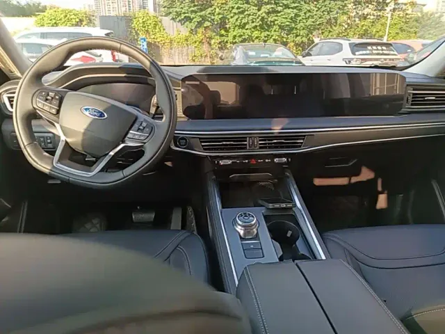 Ford Explorer — Фото автомобиля 9