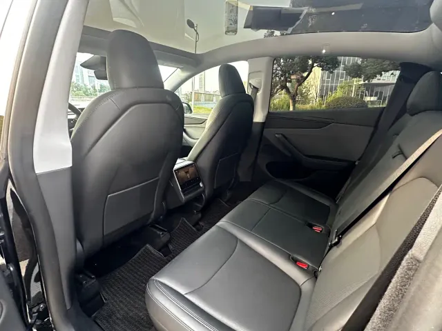 Tesla Model Y — Фото автомобиля 12