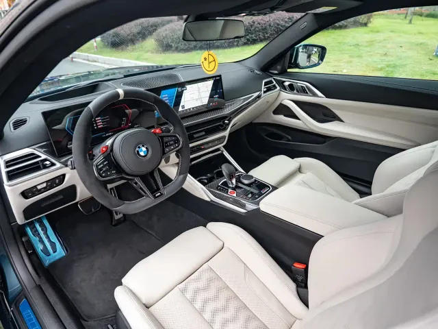 BMW M4 — Фото автомобиля 11