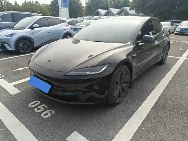 Фотография автомобиля — Tesla Model 3