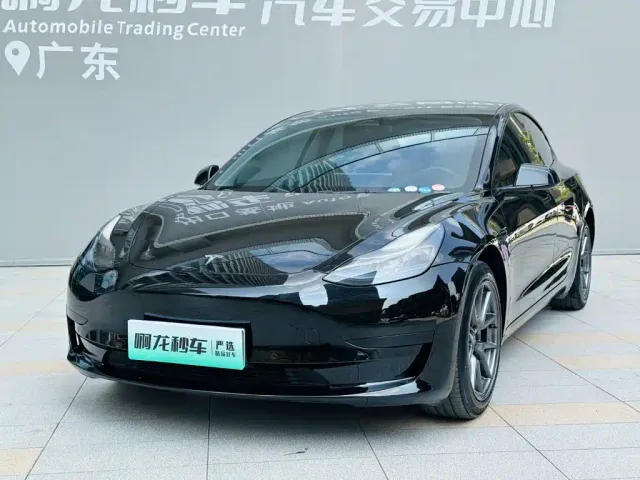 Tesla Model 3 — Фото автомобиля 17
