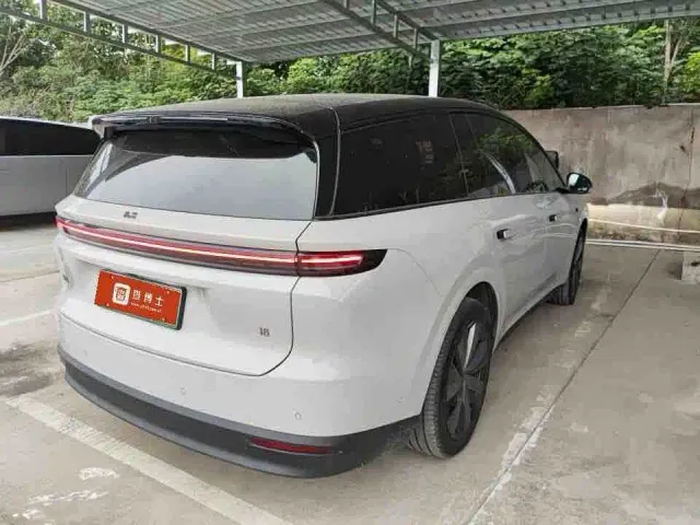 Li Auto i8 — Фото автомобиля 2