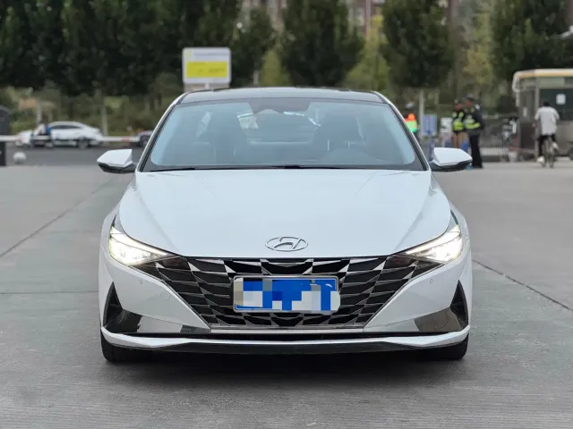 Hyundai Elantra — Фото автомобиля 2