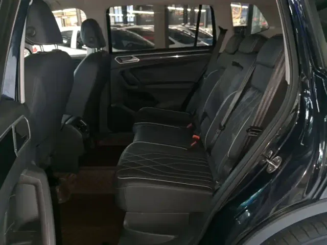 Volkswagen Tiguan L — Фото автомобиля 16