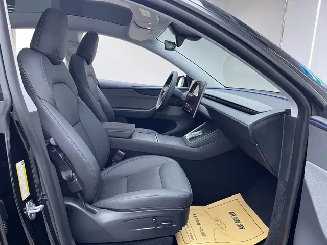 Tesla Model Y — Фото автомобиля 15