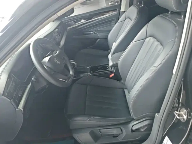 Volkswagen Passat — Фото автомобиля 14