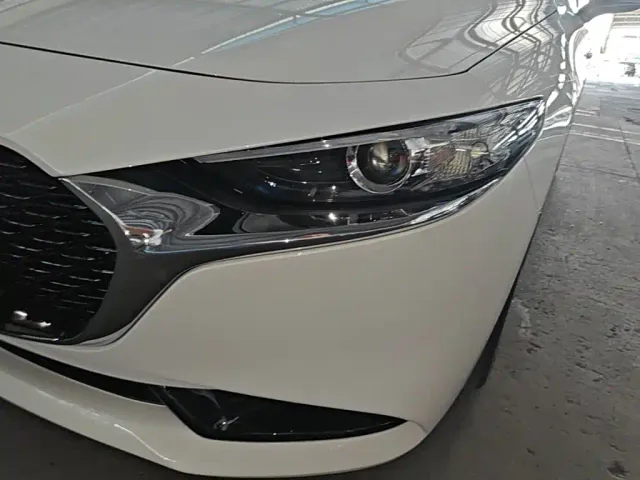 Mazda Axela — Фото автомобиля 23