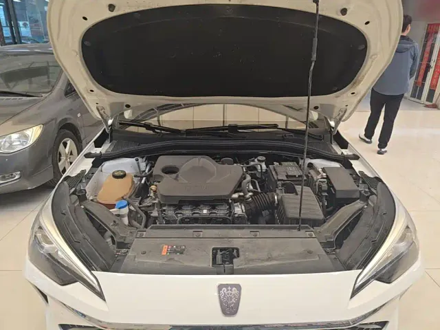 Roewe i5 — Фото автомобиля 19
