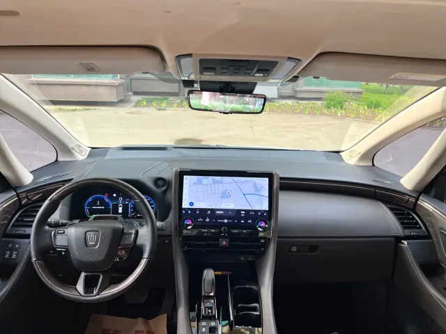 Toyota Vellfire 2025 Crown Hybrid 2.5L Ink Gold Executive Edition — Фото автомобиля 9