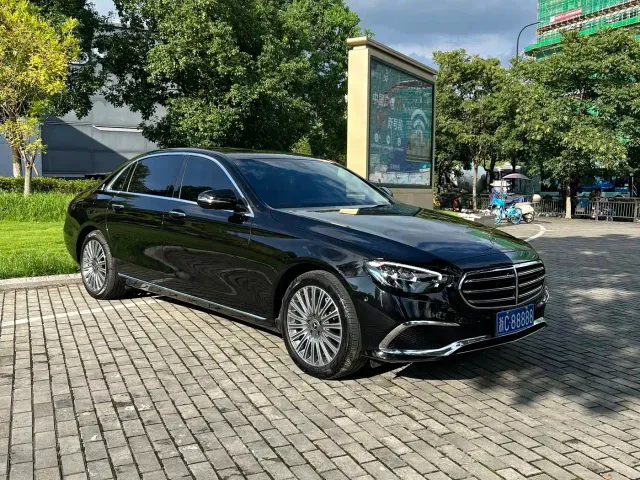 Mercedes-Benz E-Class — Фото автомобиля 3