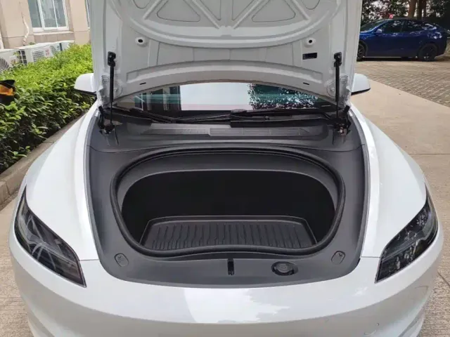 Tesla Model 3 — Фото автомобиля 19