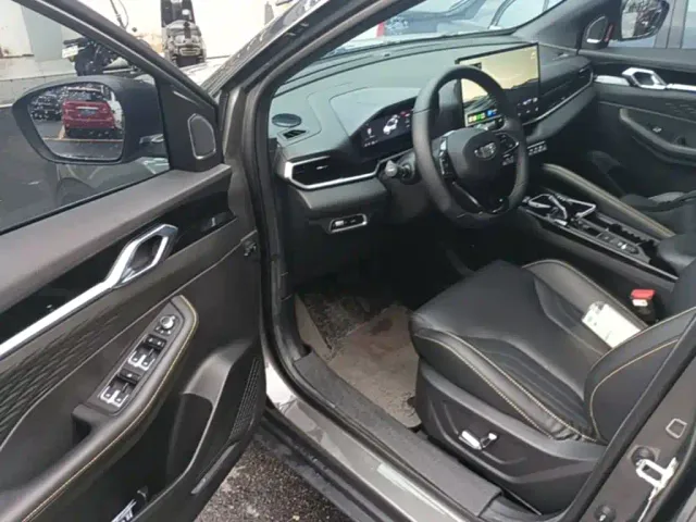 Geely Binyue — Фото автомобиля 15