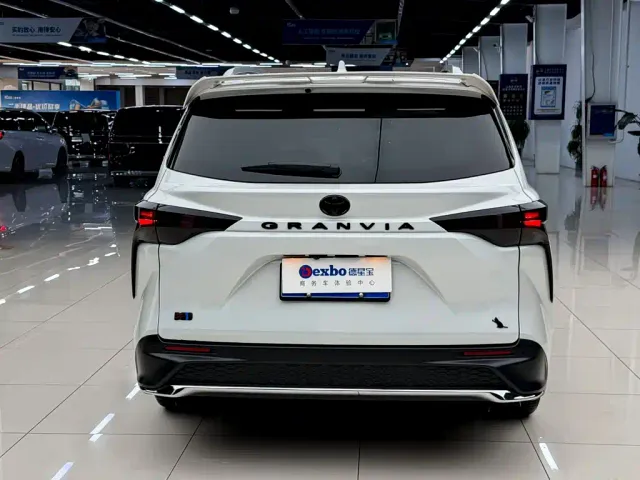Toyota Granvia — Фото автомобиля 10