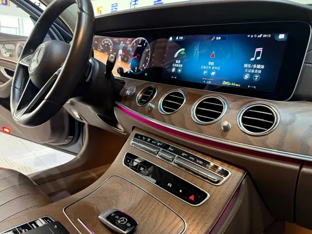 Mercedes-Benz E-Class — Фото автомобиля 14
