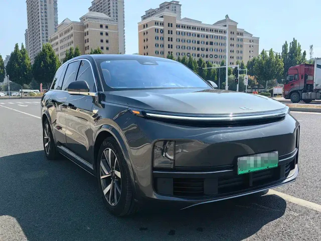 Li Auto L8 — Фото автомобиля 3