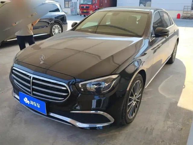Фотография автомобиля — Mercedes-Benz E-Class