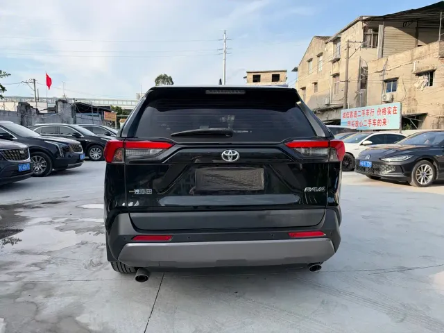 Toyota RAV4 — Фото автомобиля 4
