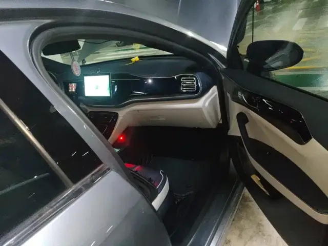 BYD Qin PLUS 2021 DM-i 55KM Flagship — Фото автомобиля 19