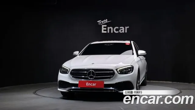 Mercedes-Benz E-Class — Фото автомобиля 3