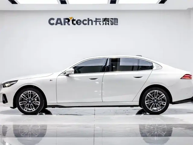 BMW 5 Series — Фото автомобиля 3
