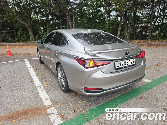Lexus ES 7th Gen — Фото автомобиля 2