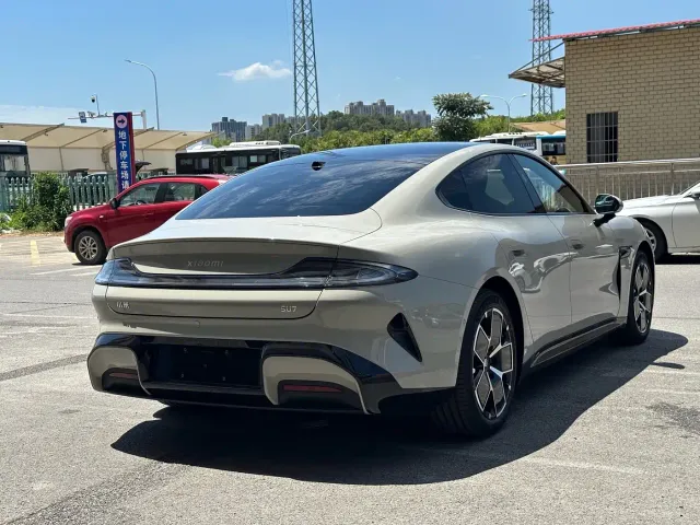 Xiaomi SU7 — Фото автомобиля 8