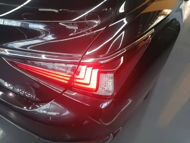 Lexus ES — Фото автомобиля 7