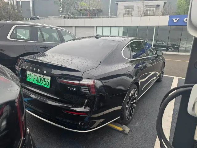 Volvo S90 — Фото автомобиля 4