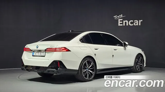 BMW 5 Series — Фото автомобиля 2