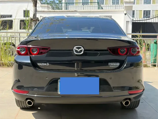Mazda Axela — Фото автомобиля 5