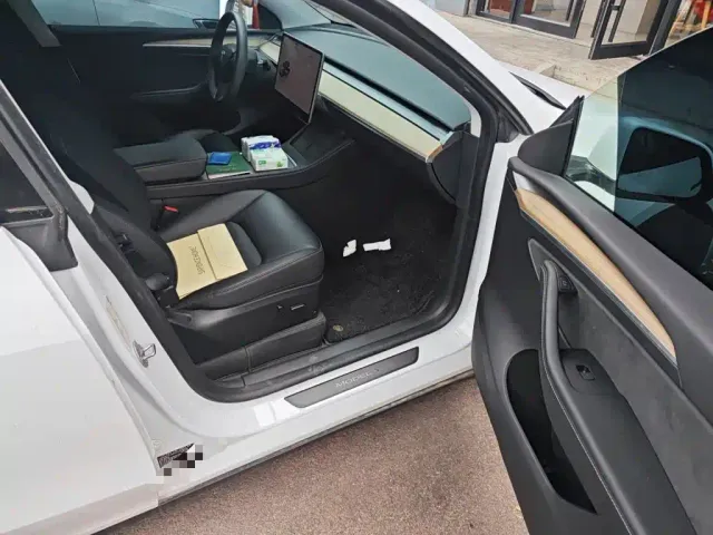 Tesla Model Y — Фото автомобиля 19