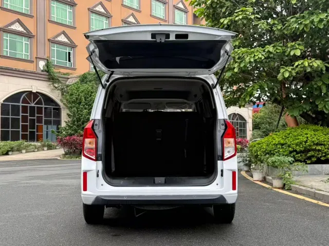 Wuling Zhengcheng — Фото автомобиля 15