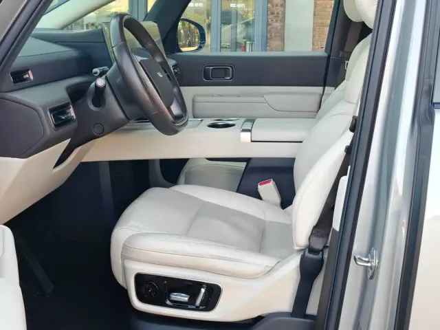 Li Auto MEGA — Фото автомобиля 13