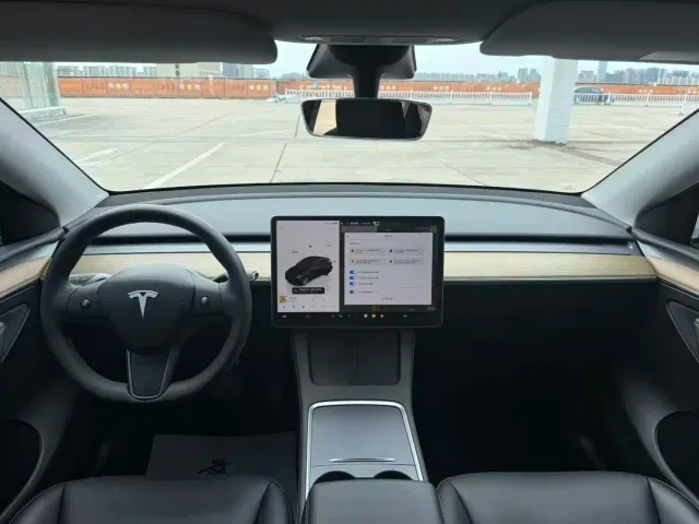 Tesla Model Y — Фото автомобиля 5