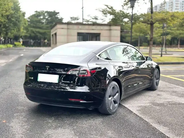 Tesla Model 3 — Фото автомобиля 7