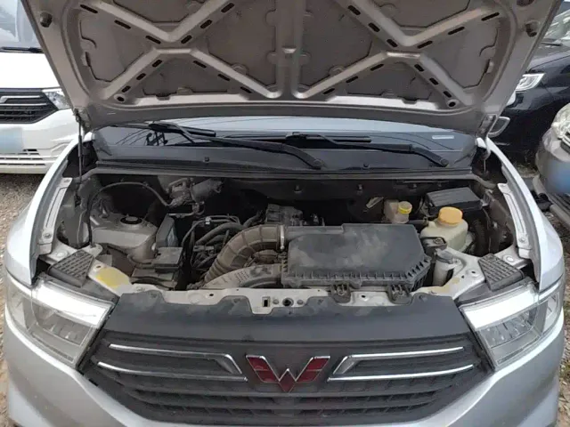 Wuling Hongguang V — Фото автомобиля 19