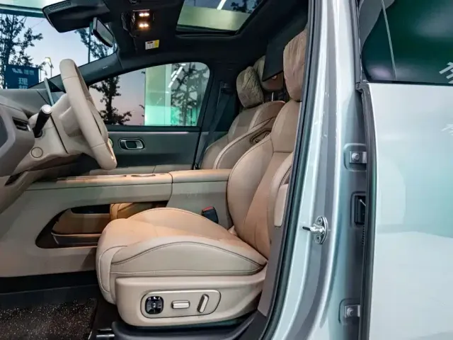 Li Auto Li Auto i6 2025 2WD Base Model — Фото автомобиля 15