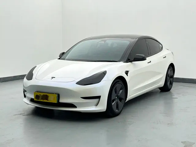 Фотография автомобиля — Tesla Model 3