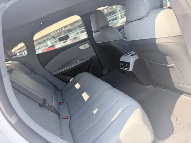 Geely Galaxy E8 — Фото автомобиля 12