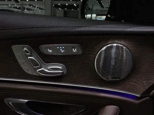 Mercedes-Benz E-Class — Фото автомобиля 18