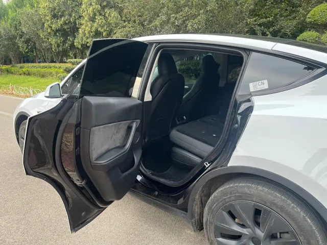 Tesla Model Y — Фото автомобиля 5