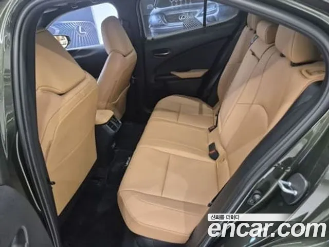 Lexus UX — Фото автомобиля 11
