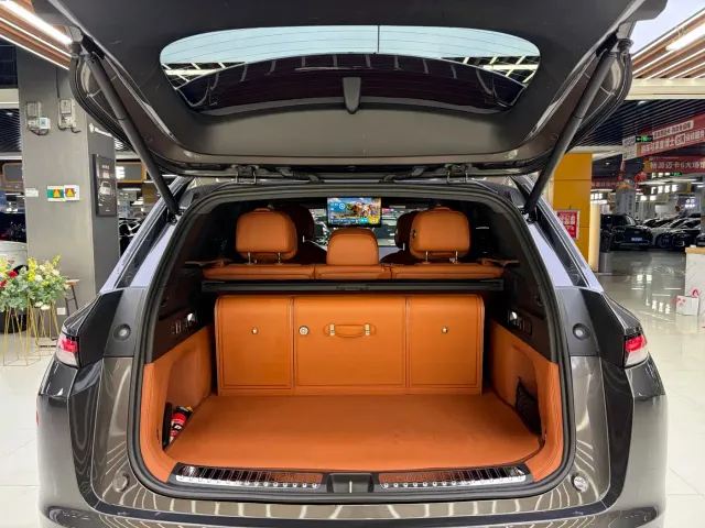 Li Auto L7 — Фото автомобиля 10