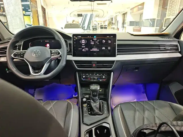 Volkswagen Tiguan L — Фото автомобиля 9